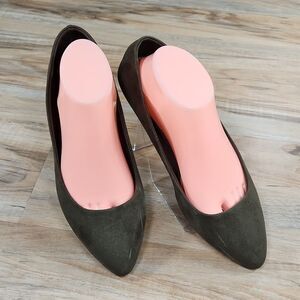 🩵Christian Siriano Olive Slip-on Flats Size 9